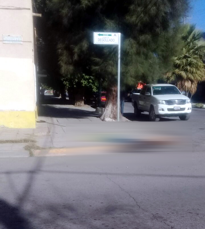 Cayó repentinamente cuando iba por avenida Abasolo y calle Degollado.