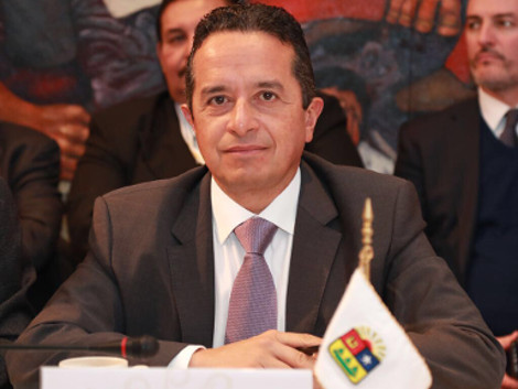 Gobernador de Quintana Roo, Carlos Joaquín González.