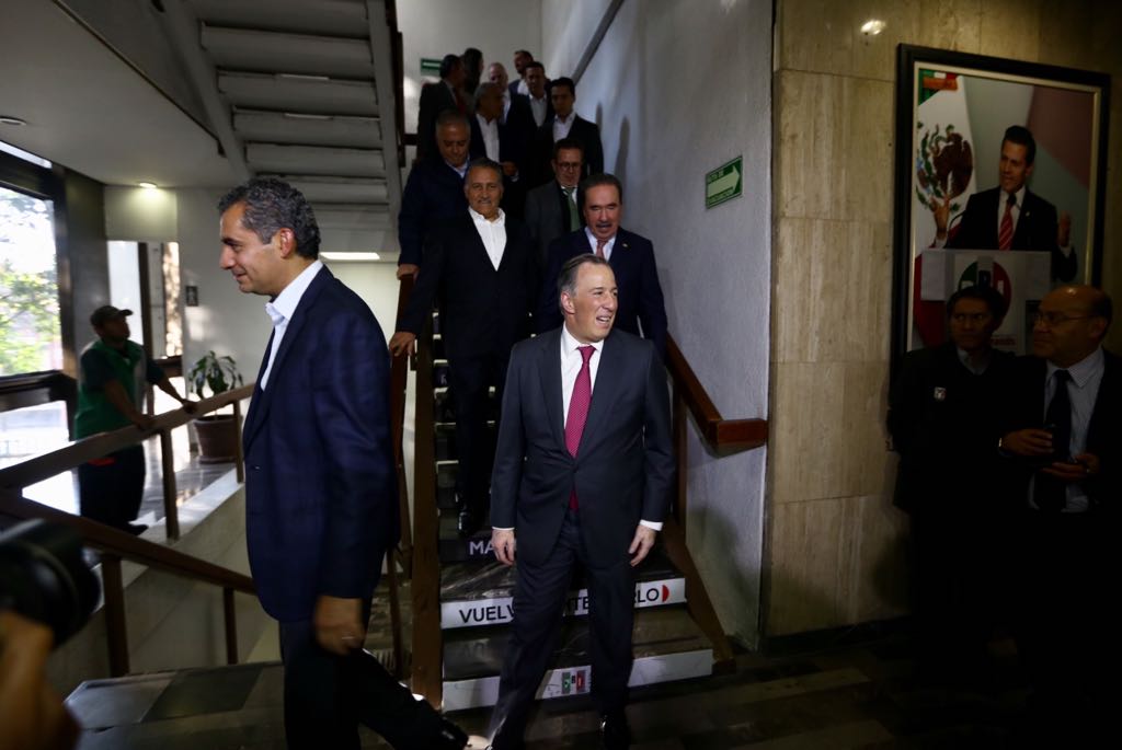 En el CEN del PRI ultiman detalles para una comida entre senadores y el aspirante a la candidatura a la Presidencia, José Antonio Meade. 