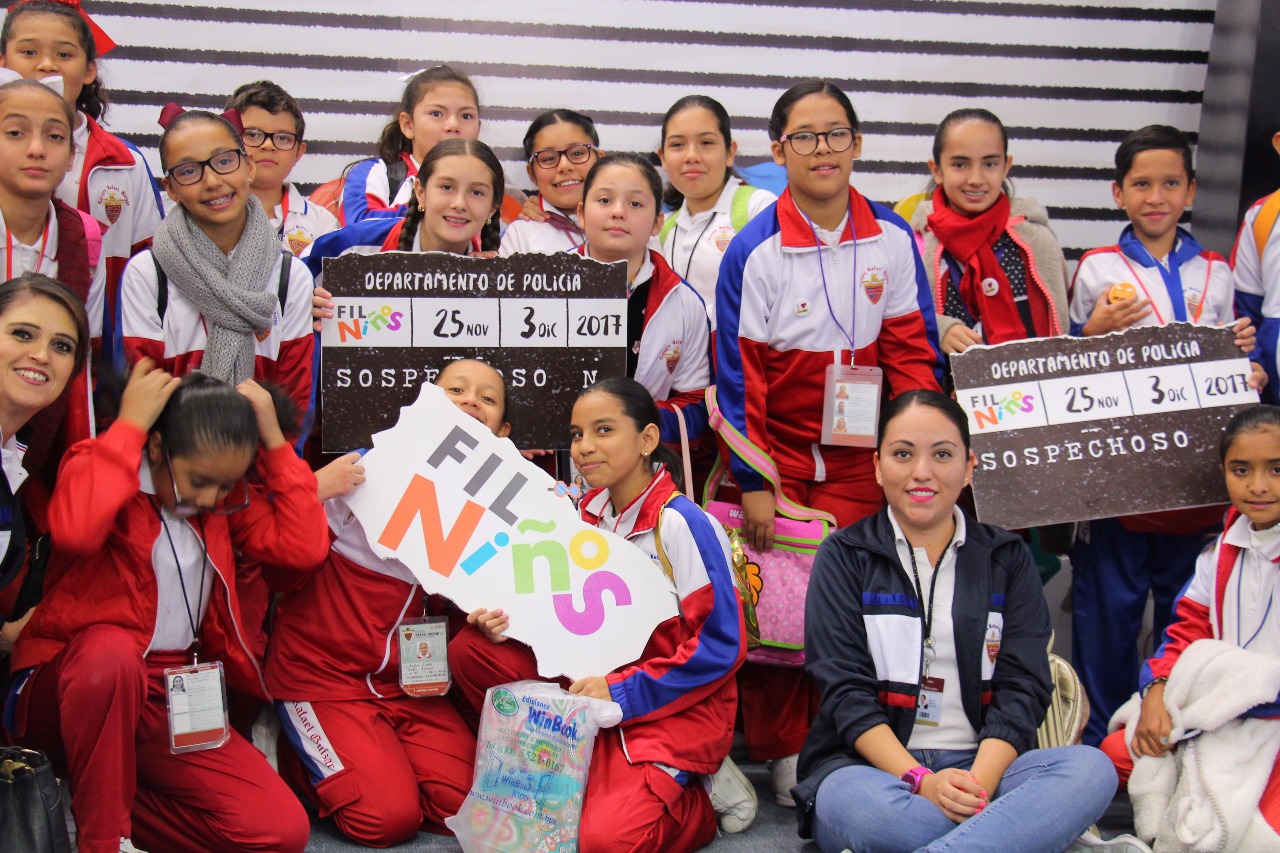 Desde varias escuelas, vienen a divertirse a la FIL