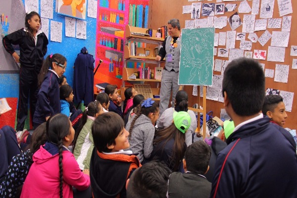 En FIL Niños, Max Carrados y Sherlock Holmes fomentan la lectura en los pequeños mientras resuelven misterios.