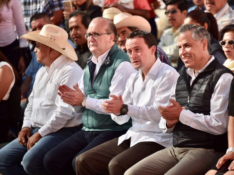 El gobernador de Morelos, Graco Ramírez y el director del IMSS, Mikel Arriola durante la conmemoración del 106 aniversario de la Promulgación del Plan