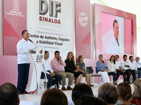 El gobernador de Sinaloa, Quirino Ordaz Coppel durante la supervisión de las obras de los Centro de Autismo y de la Ceguera y Debilidad Visual. 
