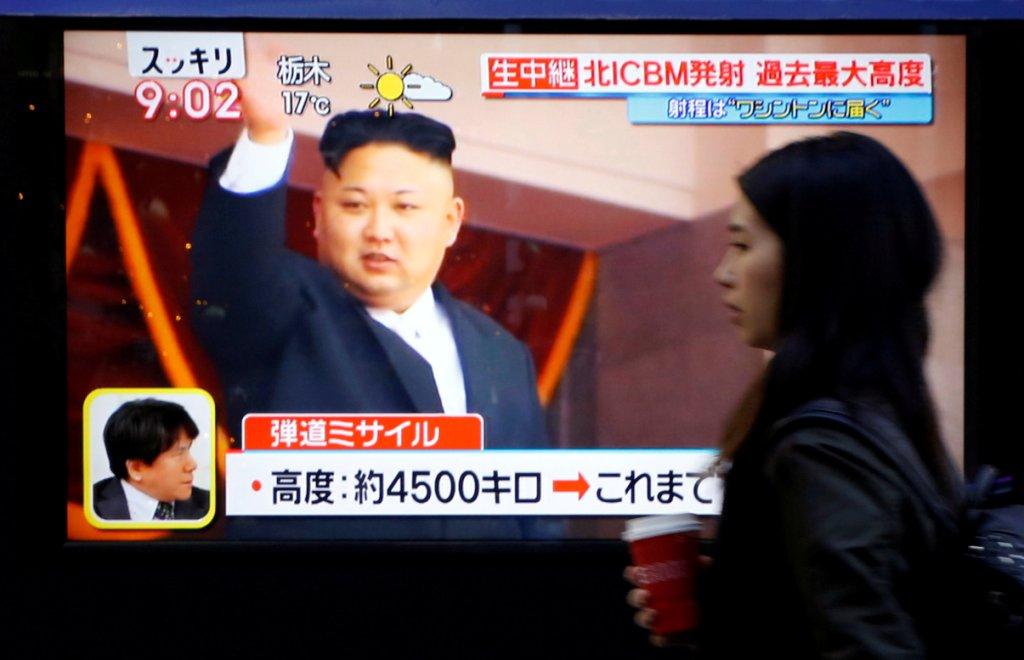 El misil fue disparado al Mar de Japón y voló más de 900 kilómetros alcanzando un apogeo de más de 4 mil kilómetros.