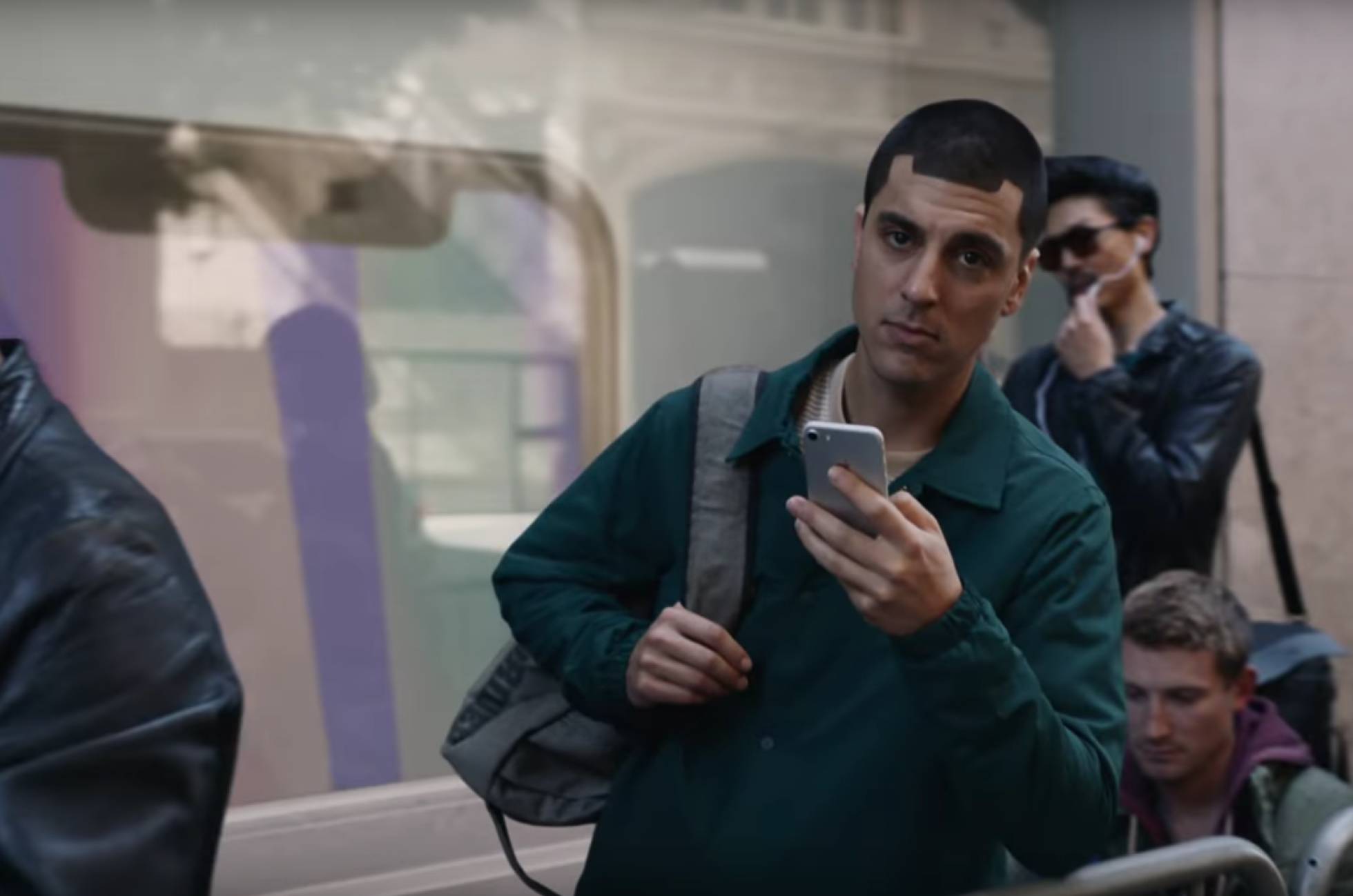 Samsung inició burlándose de los iPhones de Apple.
