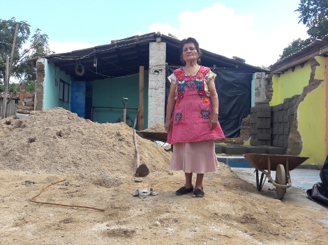 Contratistas enviados por Sedatu demolieron la vivienda de Teresa Toledo el pasado 5 de noviembre, con la promesa de que regresarían para construir su