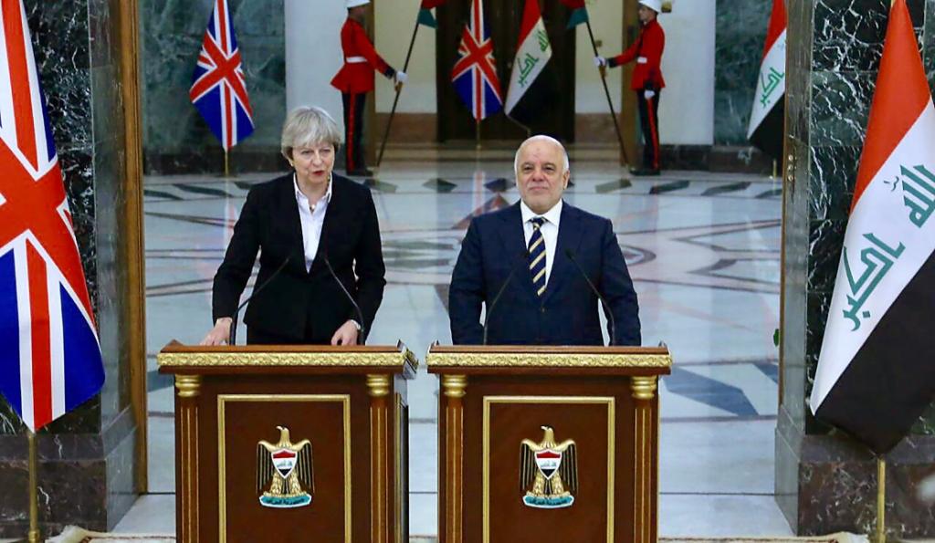 La primera ministra británica, Theresa May, y su homólogo iraquí, Haidar al Abadi.