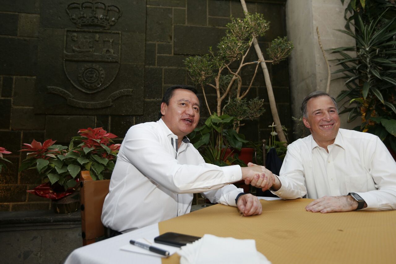 Osorio Chong y Meade se reunieron en un restaurante de la Ciudad de México.