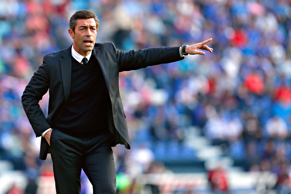 Pedro Caixinha en un partido en el Estadio Azul 