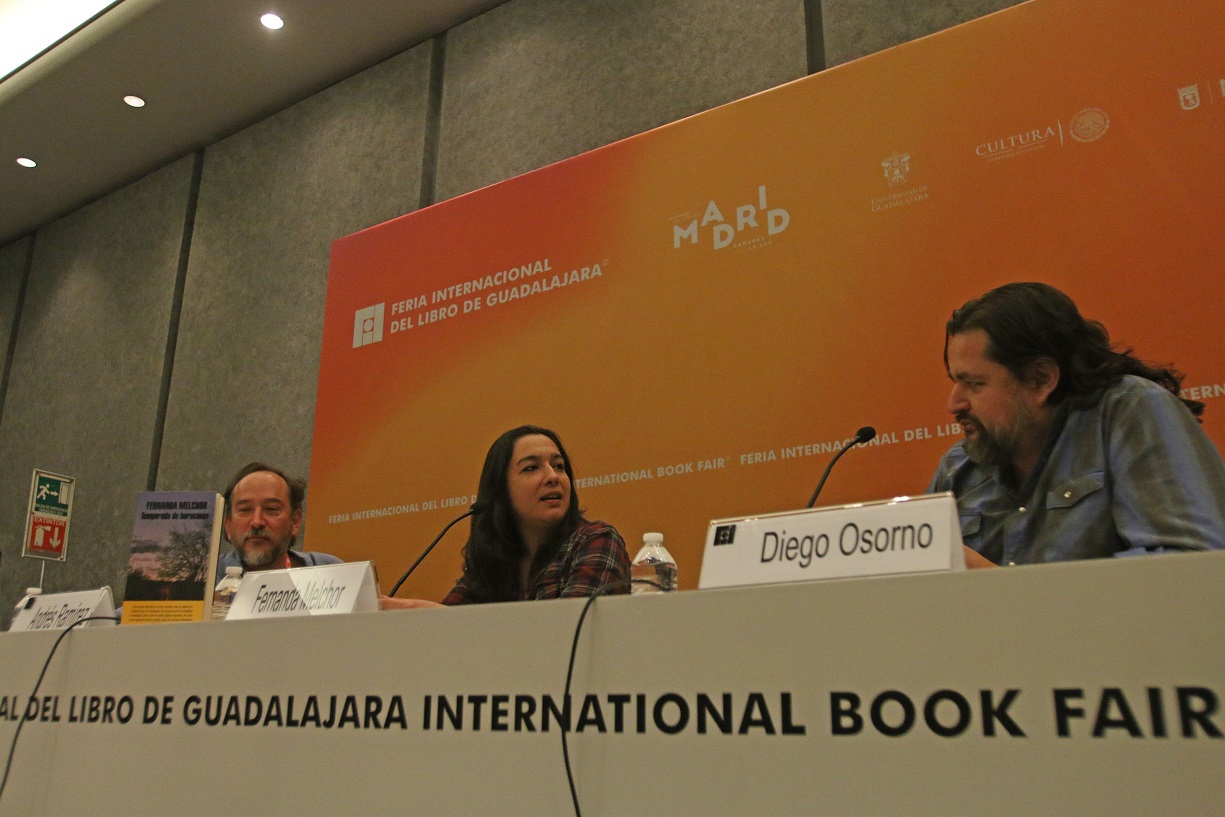 Presentan Fernanda Melchor y Diego Osorno sus nuevos libros en la FIL