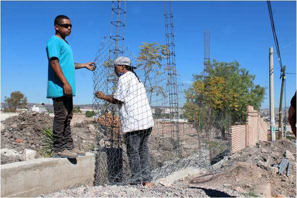 Ayer, trabajadores colocaban malla ciclónica. 