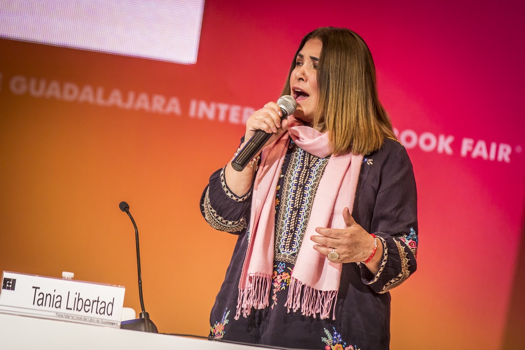 La cantante peruana estuvo en la FIL