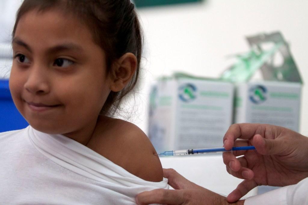 La vacuna se aplica en niñas de 11 años desde el 2008, sin embargo no era obligatorio.