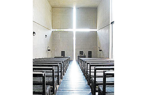 Las capillas son más comprensibles y se comunican mejor con las personas. 