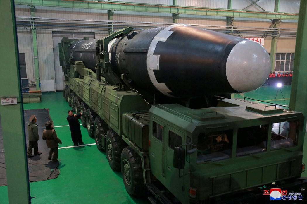 Los medios norcoreanos publicaron hoy 42 fotografías del nuevo misil balístico intercontinental (ICBM), el Hwasong-15 (Marte-15 en coreano).