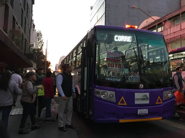 La Semovi ordenó que los autobuses pasen cada 3 minutos y hagan parada en los sitios establecidos.