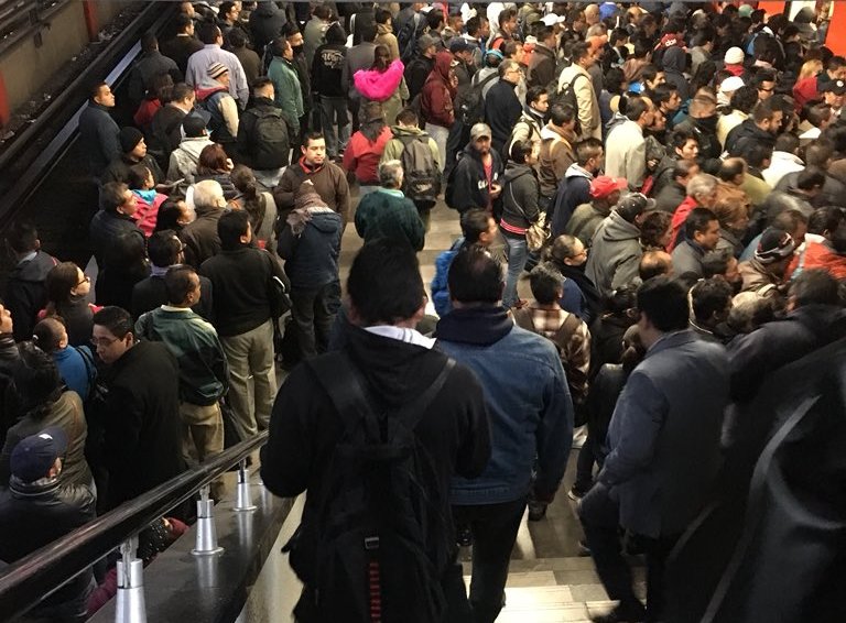 El STC informó que se retiró uno de los trenes para revisar los modos de conducción.