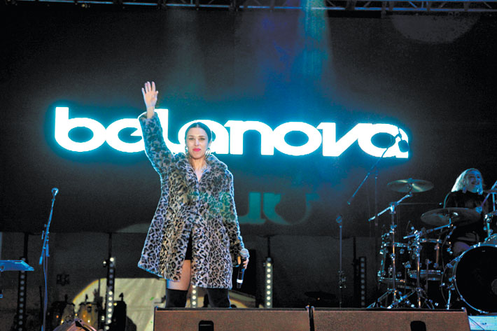 Denisse Guerrero interpretó los temas clásicos de la agrupación.  