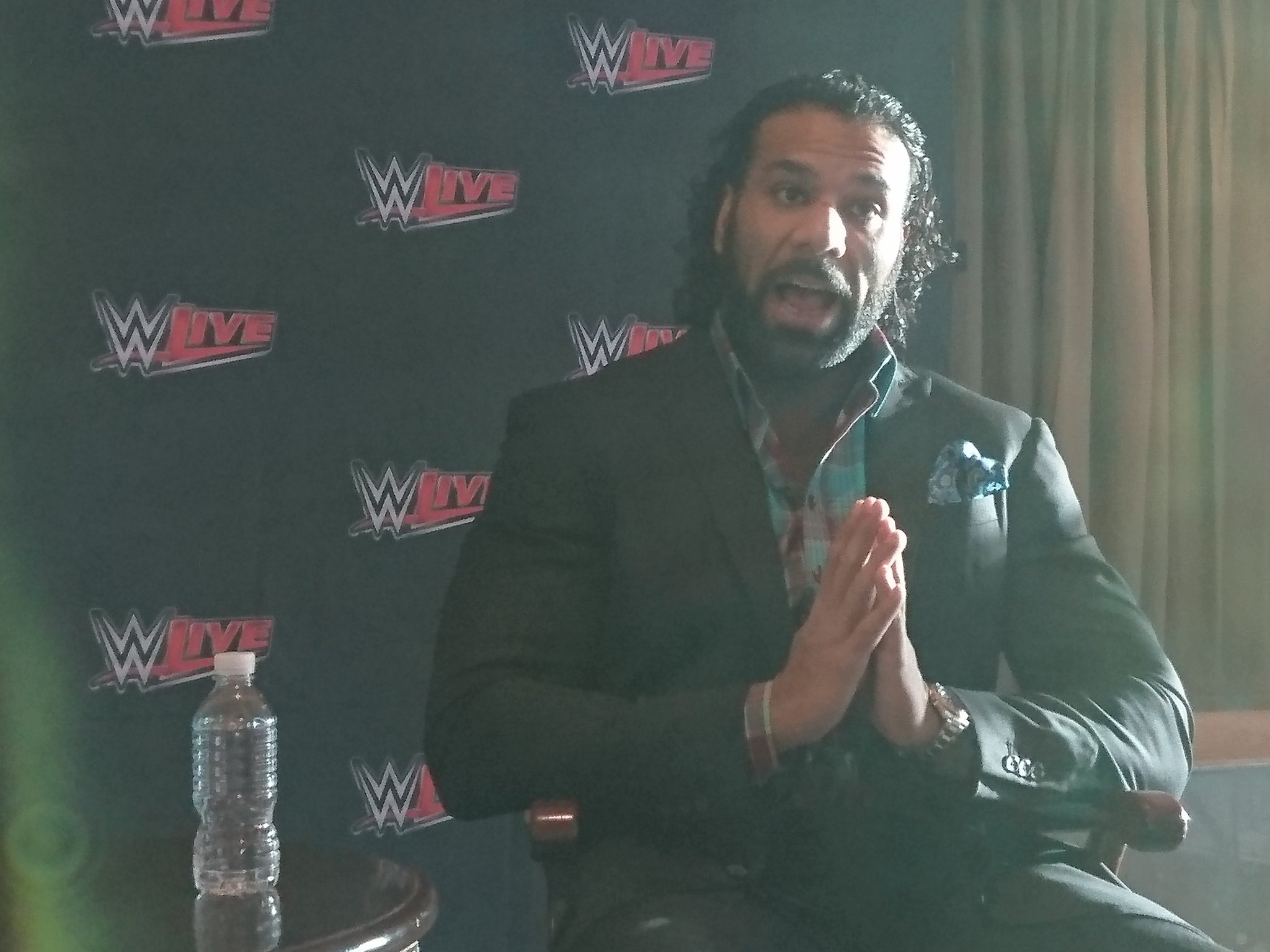 Jinder Mahal quiere mascara contra cabellera ante un mexicano 