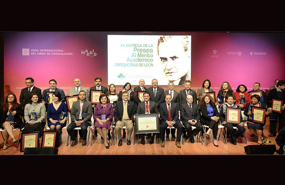Fueron 21 maestros galardonados en el auditorio Juan Rulfo de la FIL.