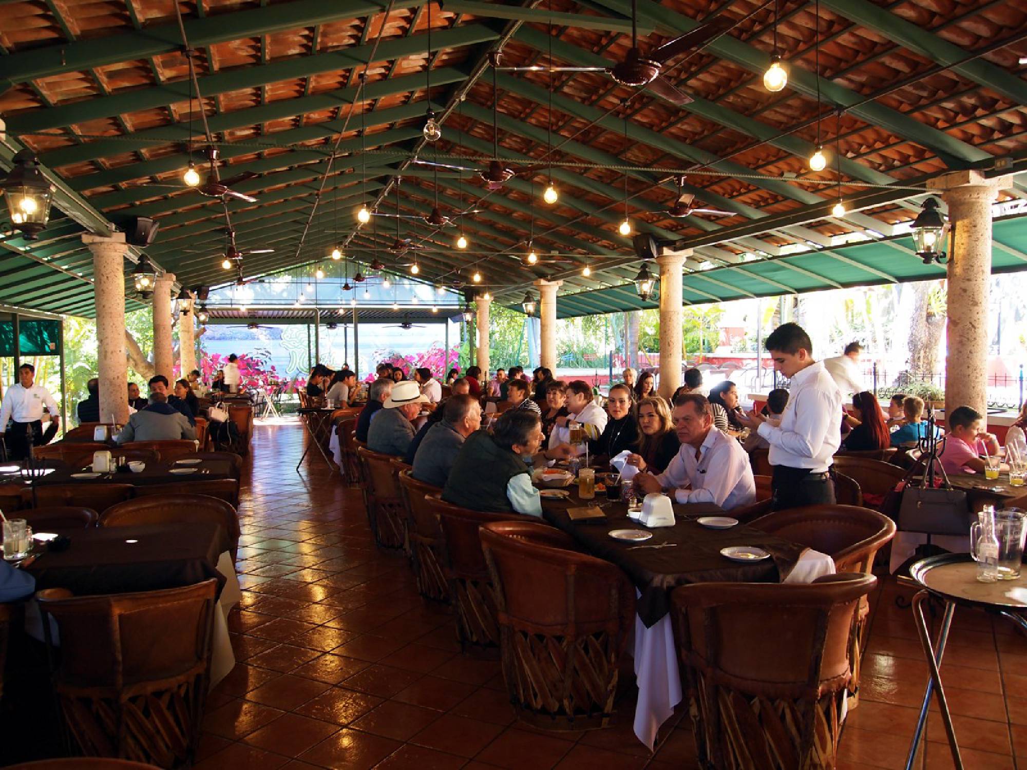 Desde esta fin de semana la mayoría de los restaurantes registrarán un ocupación del 100 por ciento