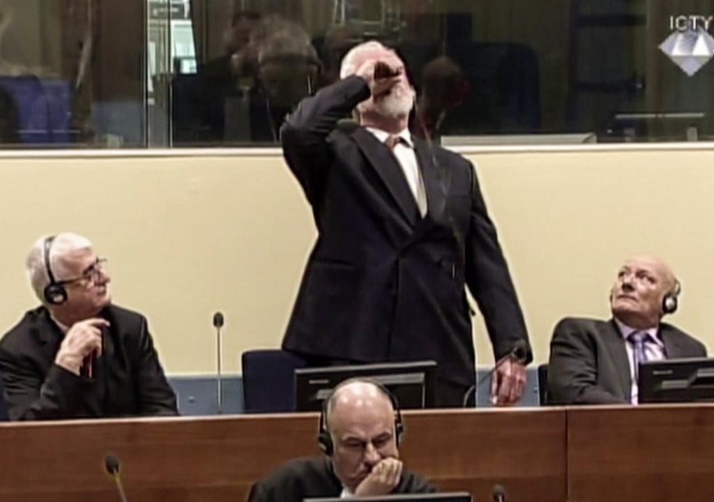 El suicidio de Praljak, de 72 años, tuvo lugar el miércoles durante la lectura de la sentencia.