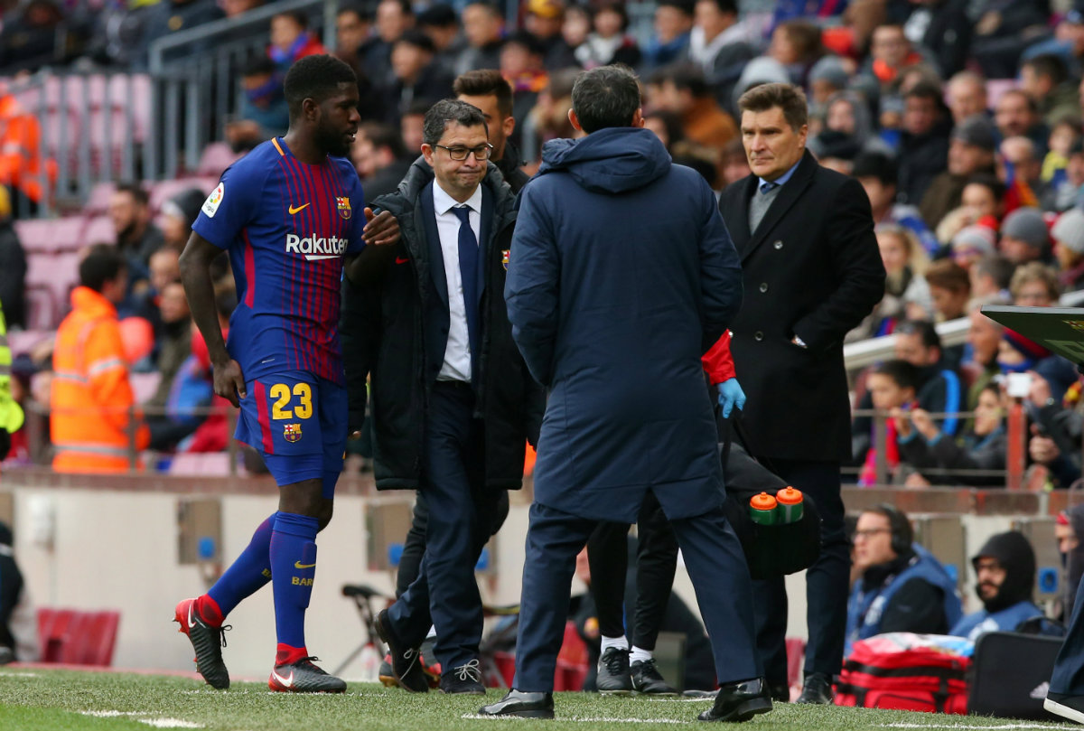 Samuel Umtiti se lesiona durante el partido ante el Celta de Vigo