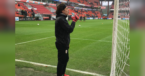 Ochoa previo a iniciar el partido 