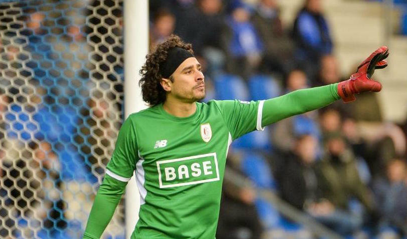 Guillermo Ochoa, portero del Standard Lieja
