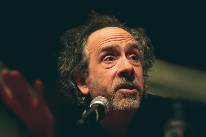 Tim Burton supervisó en México los últimos detalles para la muestra que se inaugura el 6 de diciembre.