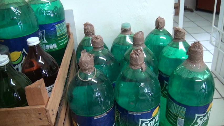Alcohol asegurado durante una de las fiestas clandestinas en León. 