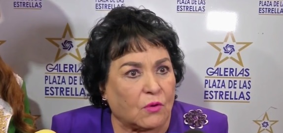 Carmen Salinas defiende y apoya adopción gay.