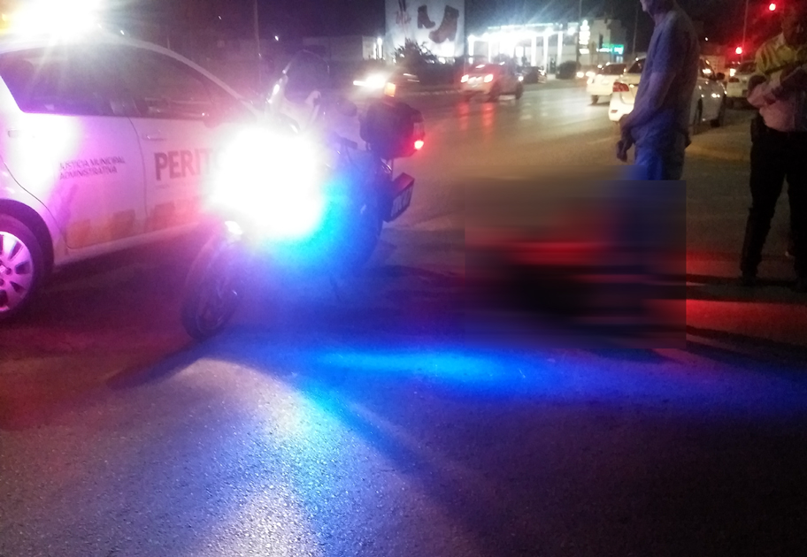El motociclista resultó con fractura de la pierna izquierda.