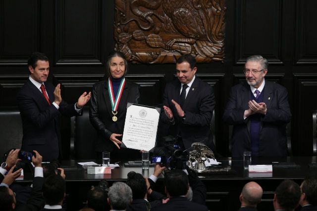 Julia Carabias, la ecologista que recibió la Medalla "Belisario Domínguez". 