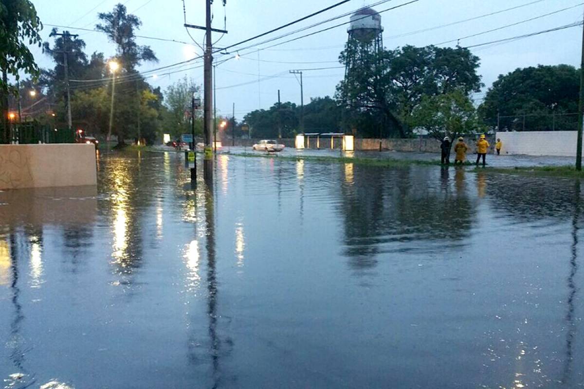La ciudad requiere más colectores para desalojar el agua.