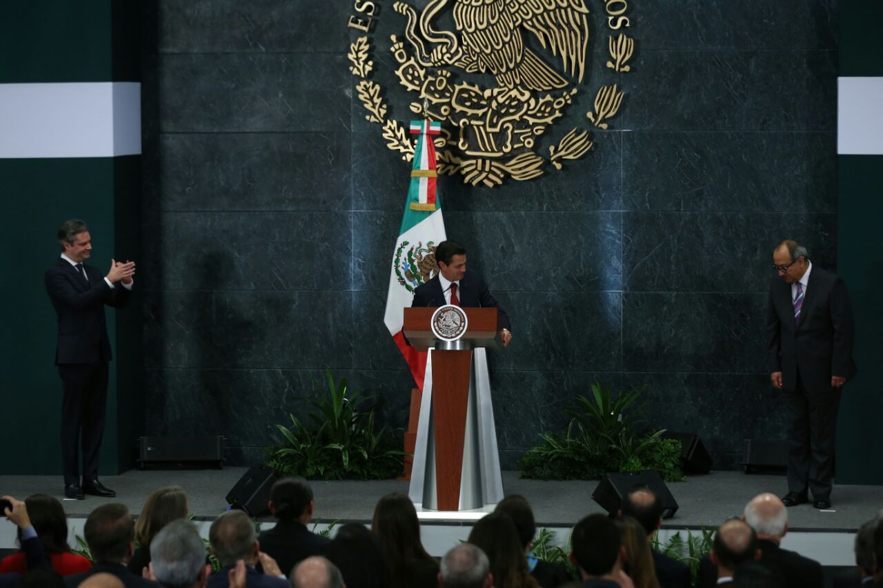 Nuño, Peña Nieto y Granados durante el anuncio de los cambios en la SEP.