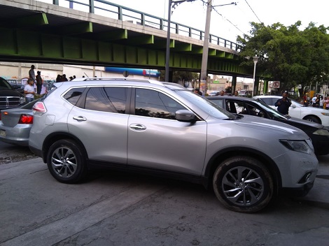 Los imputados viajaban en una camioneta y un auto con reporte de robo.