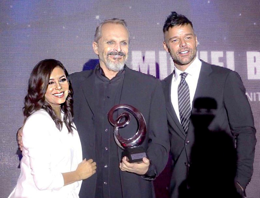 Miguel Bosé recibió el premio de la fundación Global Gift Foundation USA. 
