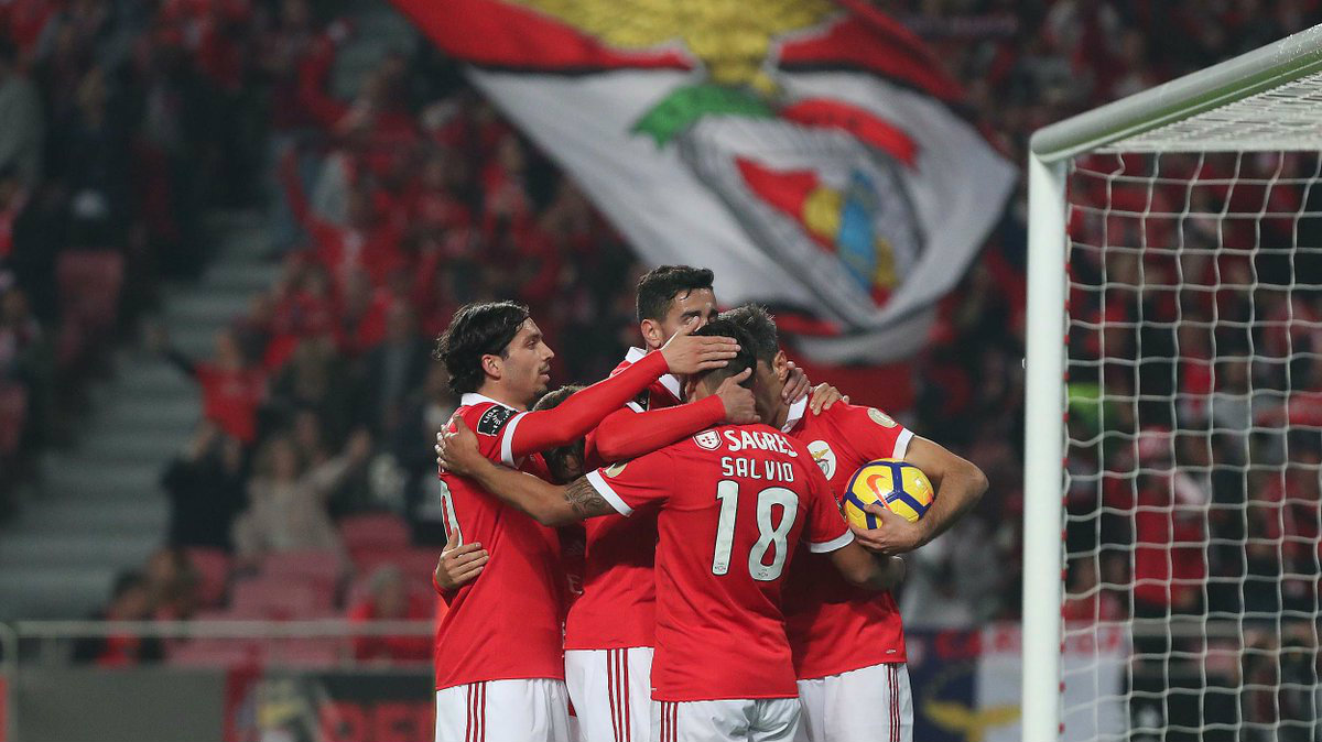 Benfica venció 3-1 al Estoril
