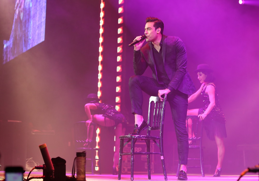 Considerado actualmente el cantante más brillante de su generación, Rivera agotó las entradas del concierto.
