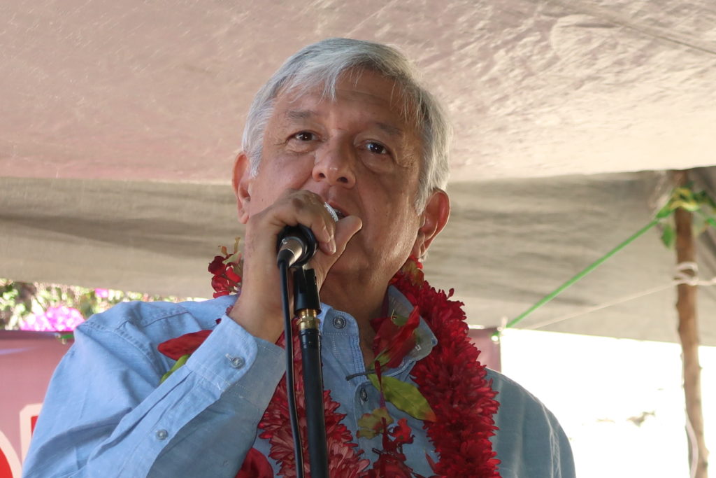 El líder de Morena dijo que la mafia del poder le echará montón.