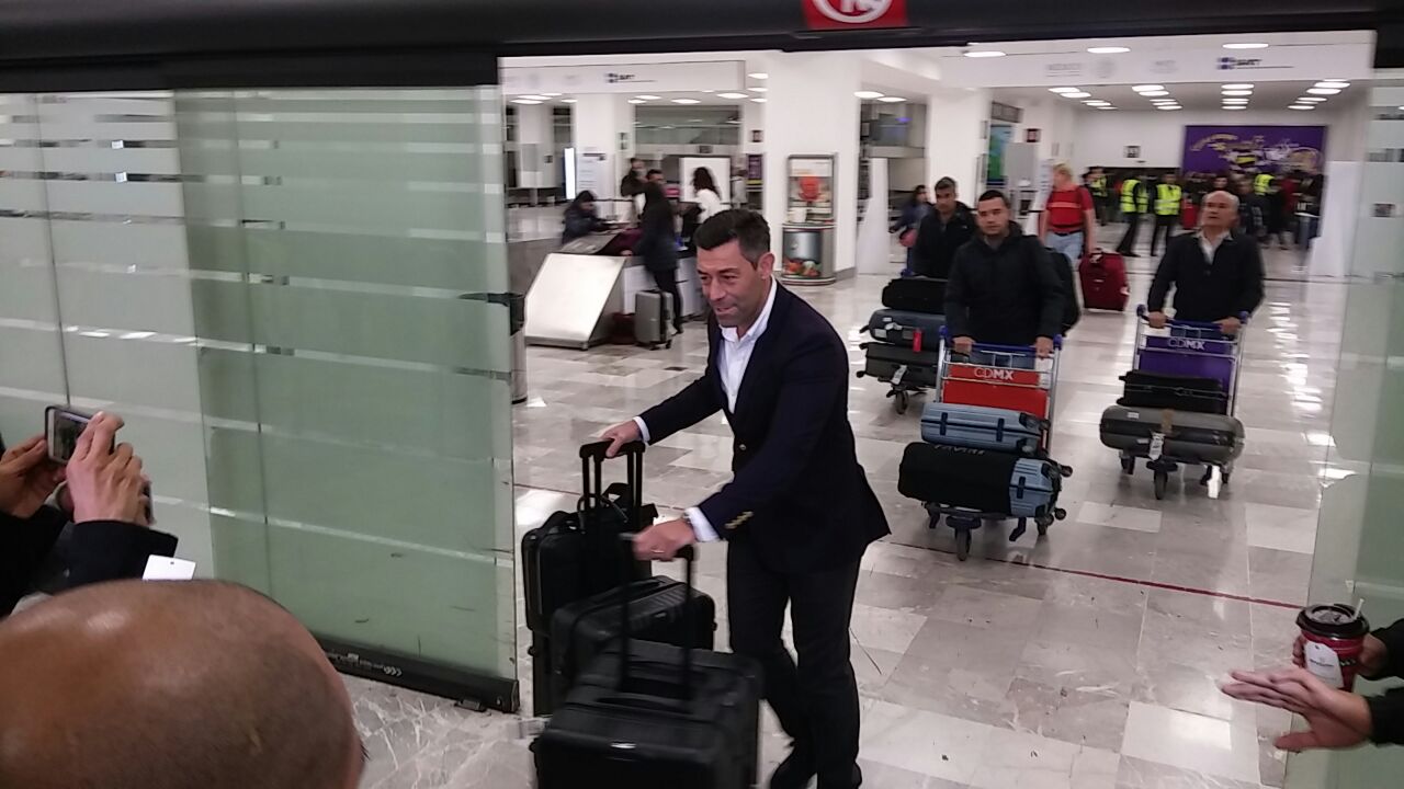 Pedro Caixinha llega a la Ciudad de México