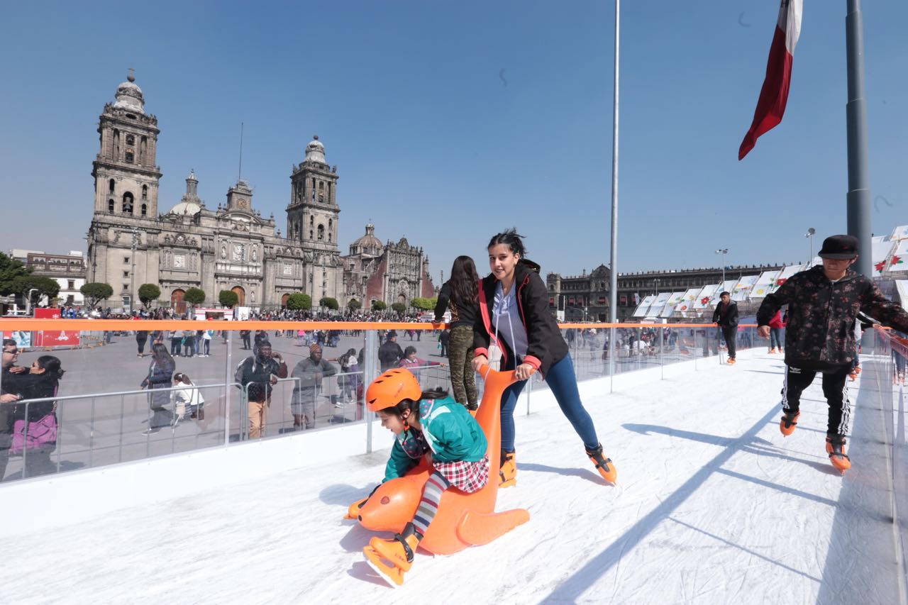 En la pista podrás patinar por 40 minutos consecutivos de manera gratuita.