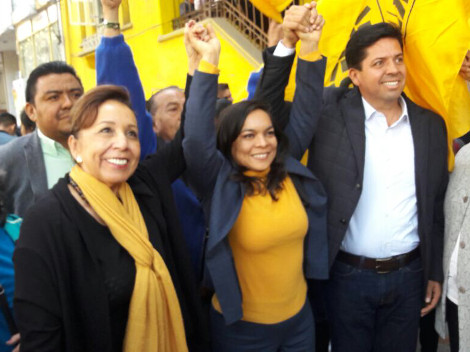 Hoy, la ex secretaria general del Comité Nacional del PRD, Beatriz Mojica y la diputada local, Silvia Romero, se registraron como aspirantes a la fórm