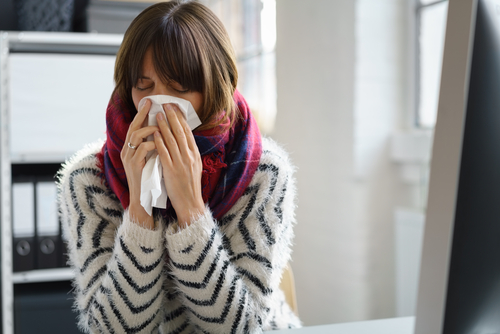 Estornudos, lagrimeo, flujo nasal… ¿es gripe, resfriado o alergia?