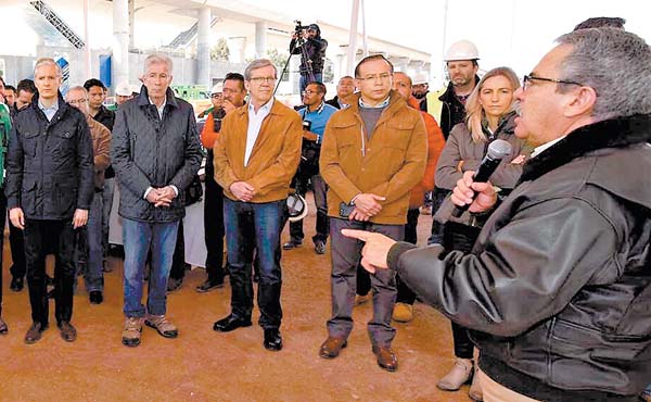 Gerardo Ruiz Esparza y Alfredo del Mazo, gobernador de Edomex, supervisaron las obras.