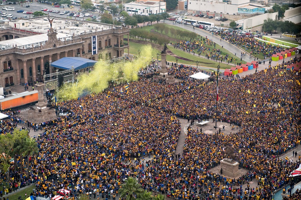 Impresionante respuesta de la afición de Tigres en la Macroplaza 