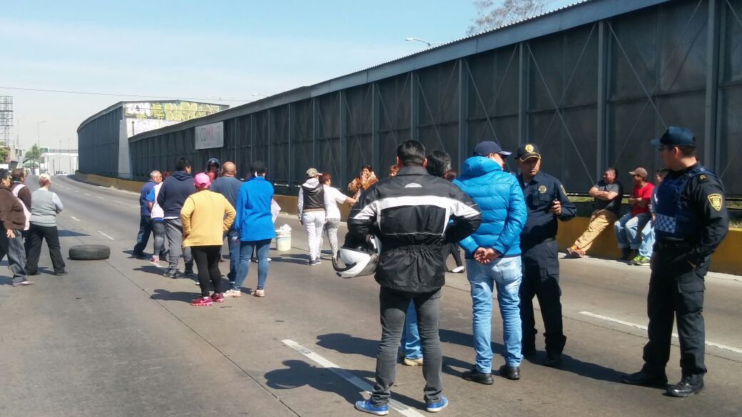 Los inconformes advirtieron que no van a retirar el bloqueo hasta que las autoridades atiendan sus demandas. 