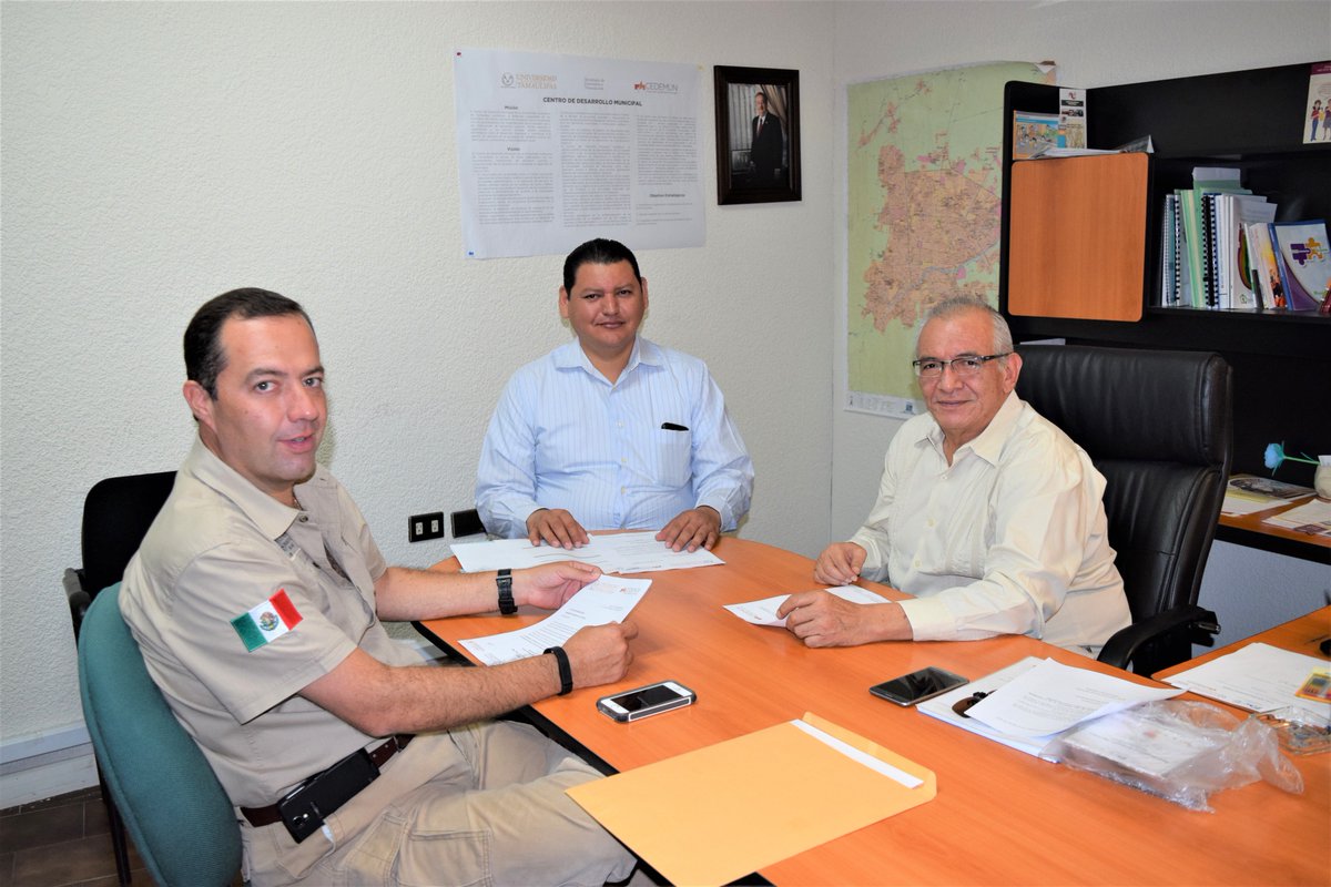 Medardo Sánchez Albarrán en una reunión como director de PC Victoria.