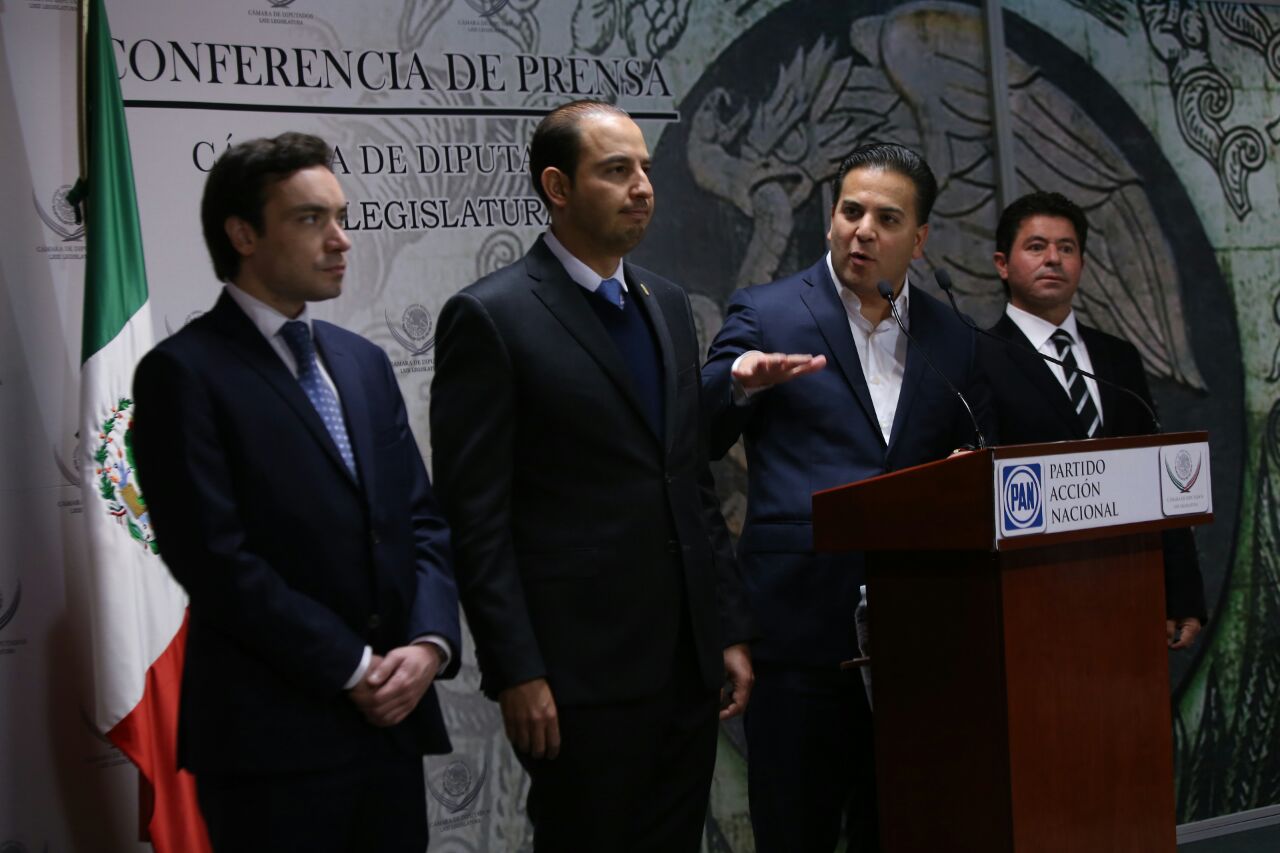 Damián Zepeda, presidente del PAN, al término de una reunión con diputados.